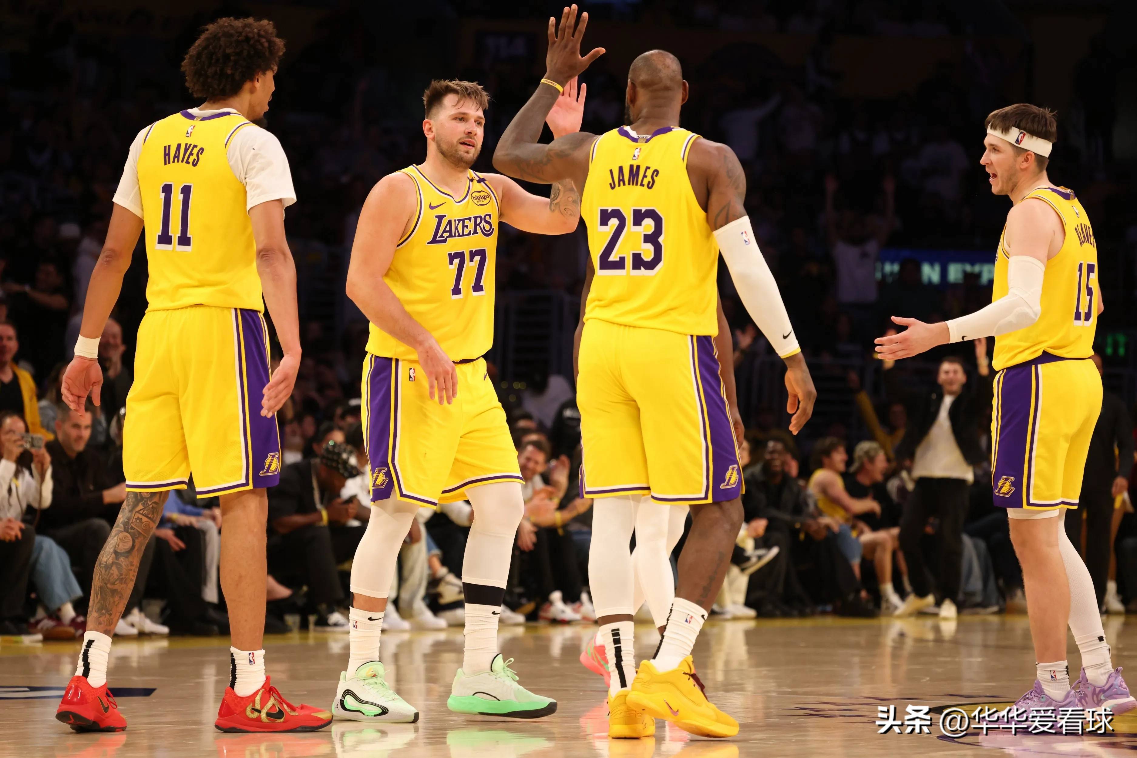 NBA榜首之争:湖人尴尬连败,对手领跑局面的简单介绍 NBA榜首之争:湖人尴尬连败,对手领跑局面的简单介绍