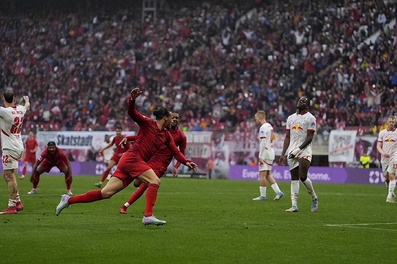 开云体育-包含拜仁轻取西班牙，凯恩梅开二度欧冠的词条