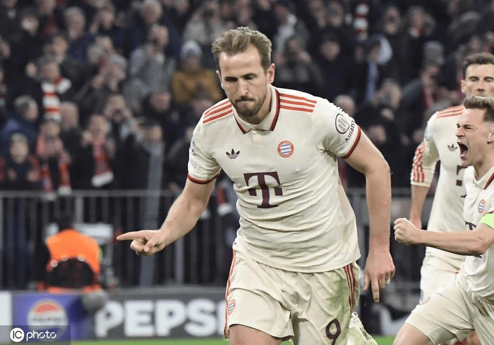 包含拜仁轻取西班牙，凯恩梅开二度欧冠的词条