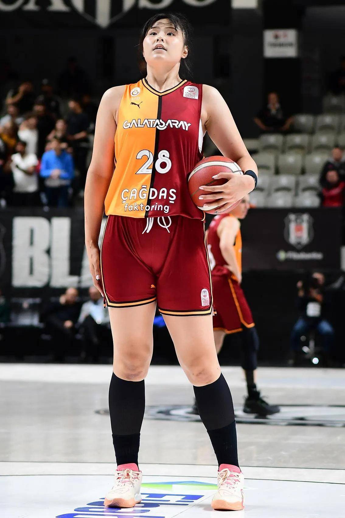 开云体育登录-球员凭一己之力力挽狂澜，带领球队走向胜利的简单介绍