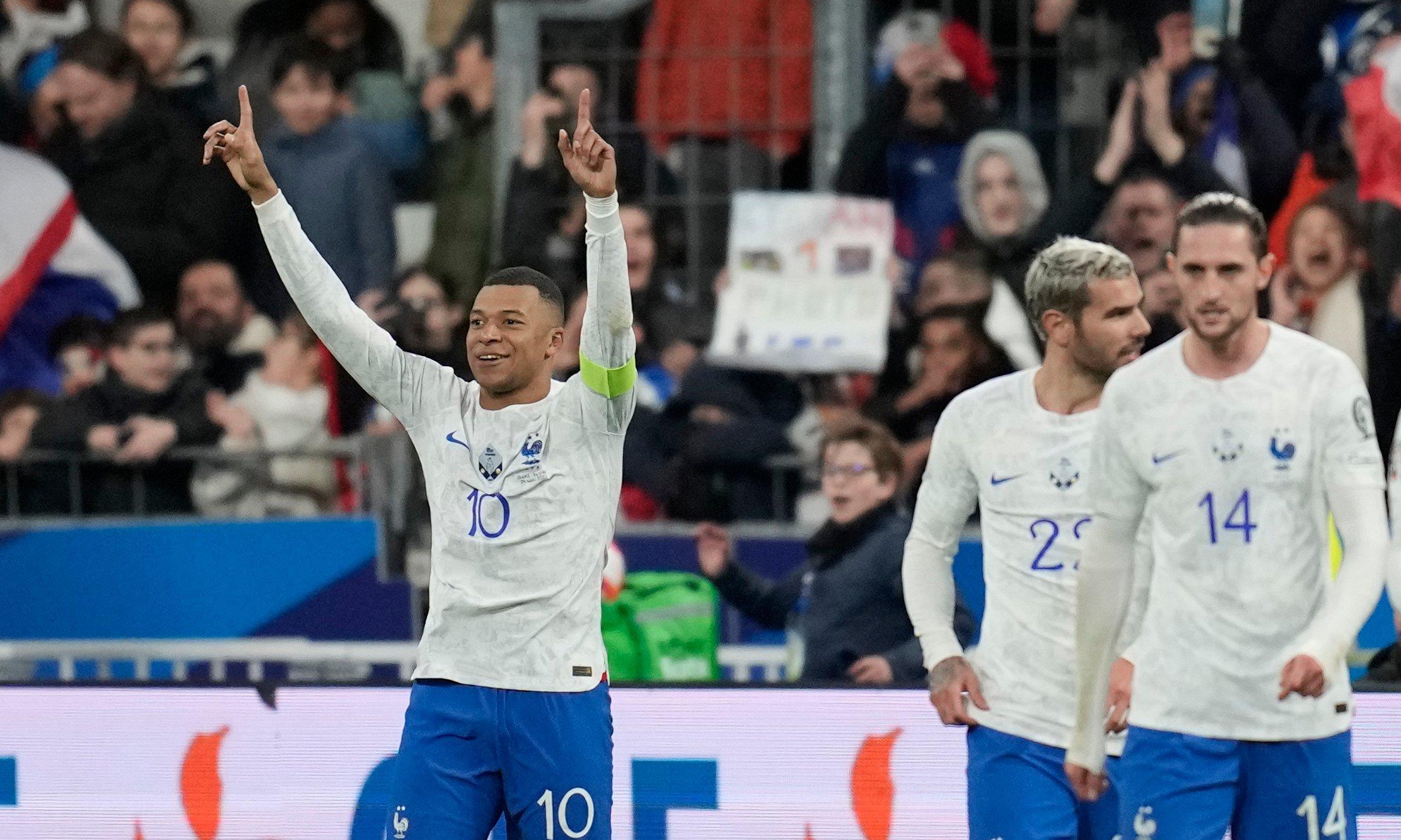 法国主场击败土耳其，实现提前出线