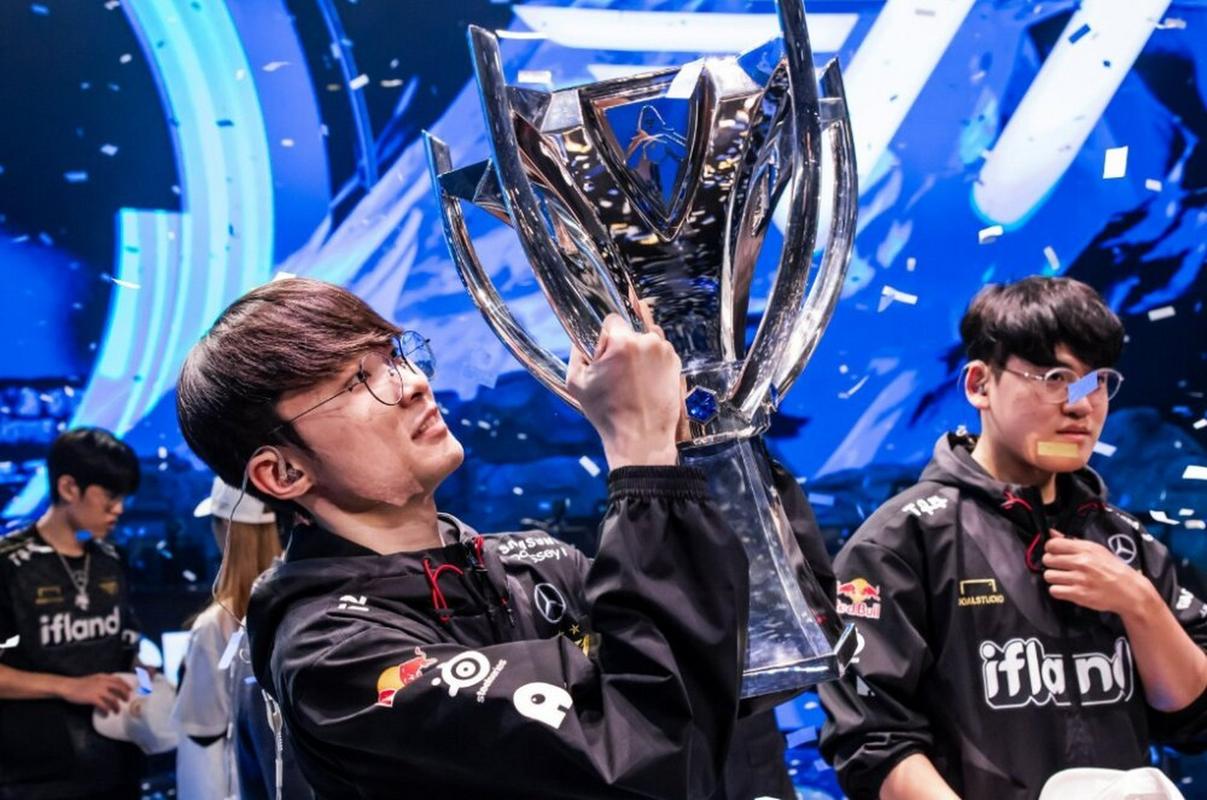 开云体育官网-英雄联盟战队状态火热，誓夺总冠军