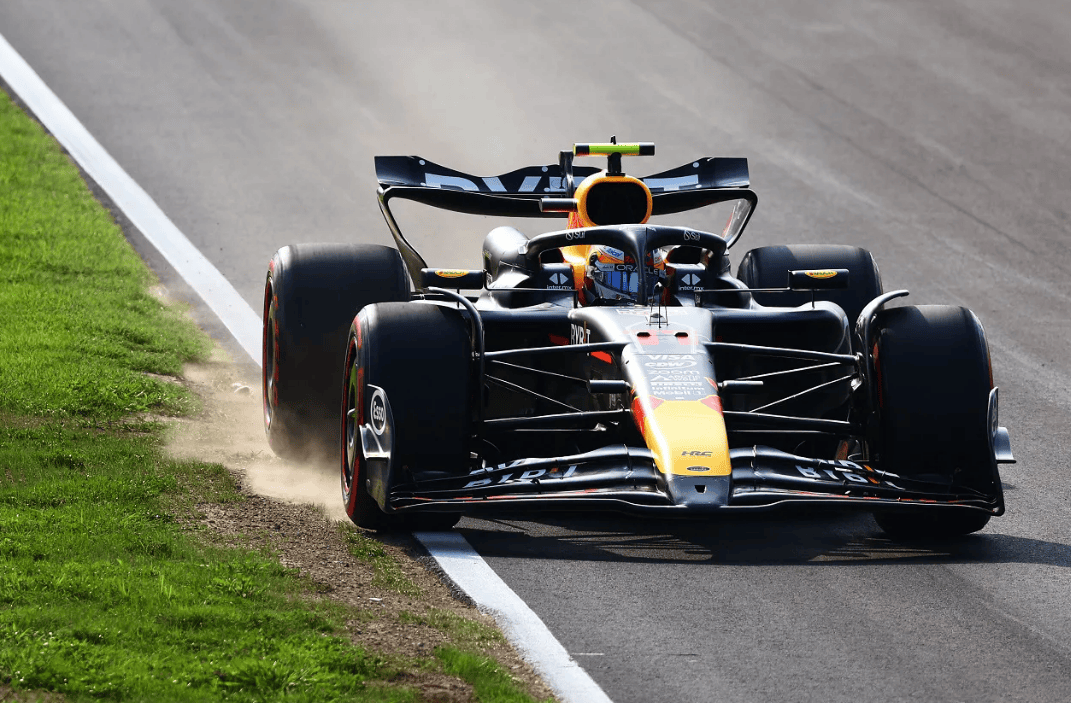 迈凯伦轻取阿斯顿马丁，佩雷兹统治全场