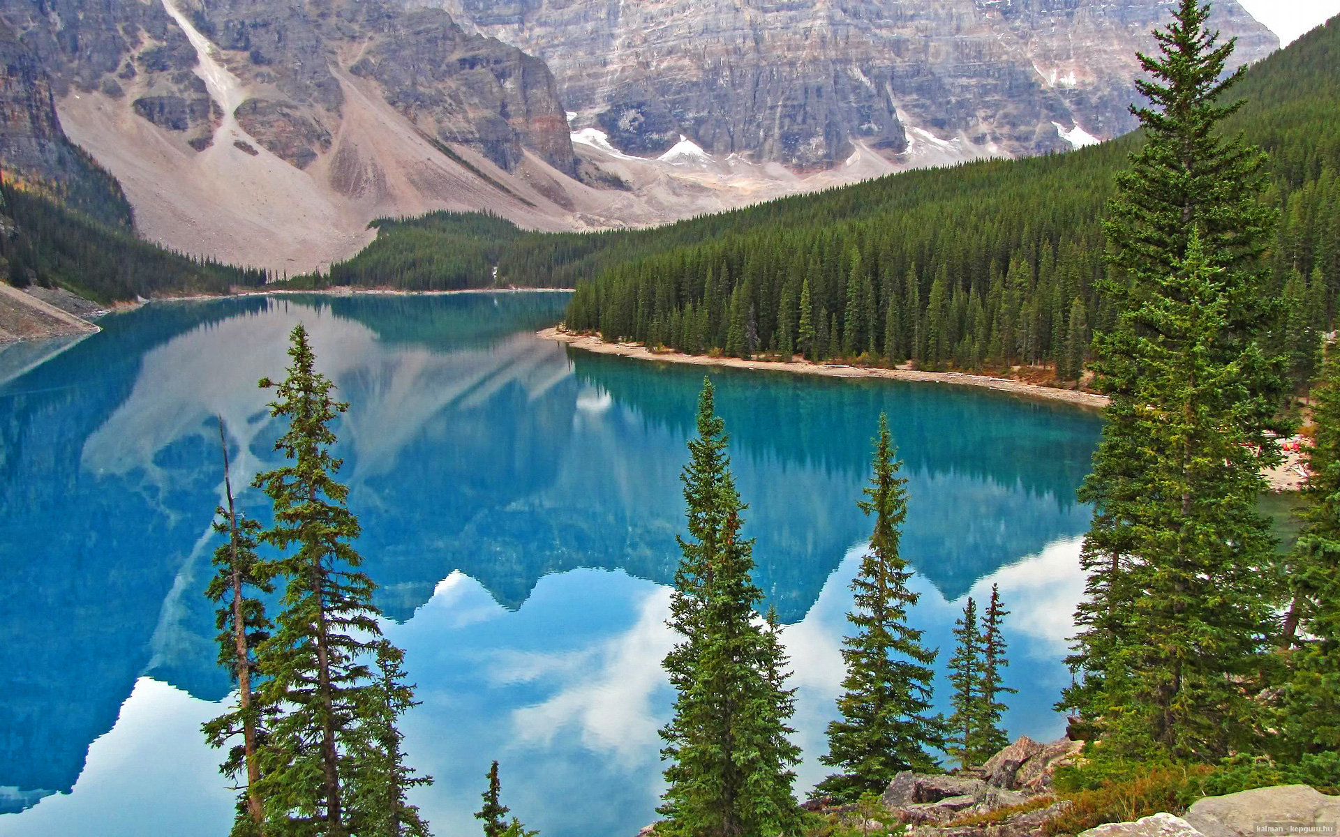 开云体育官方网站-跨界风云，乌拉圭足球连击压制AC米兰，三笘薰F1街道赛上演速度与艺术